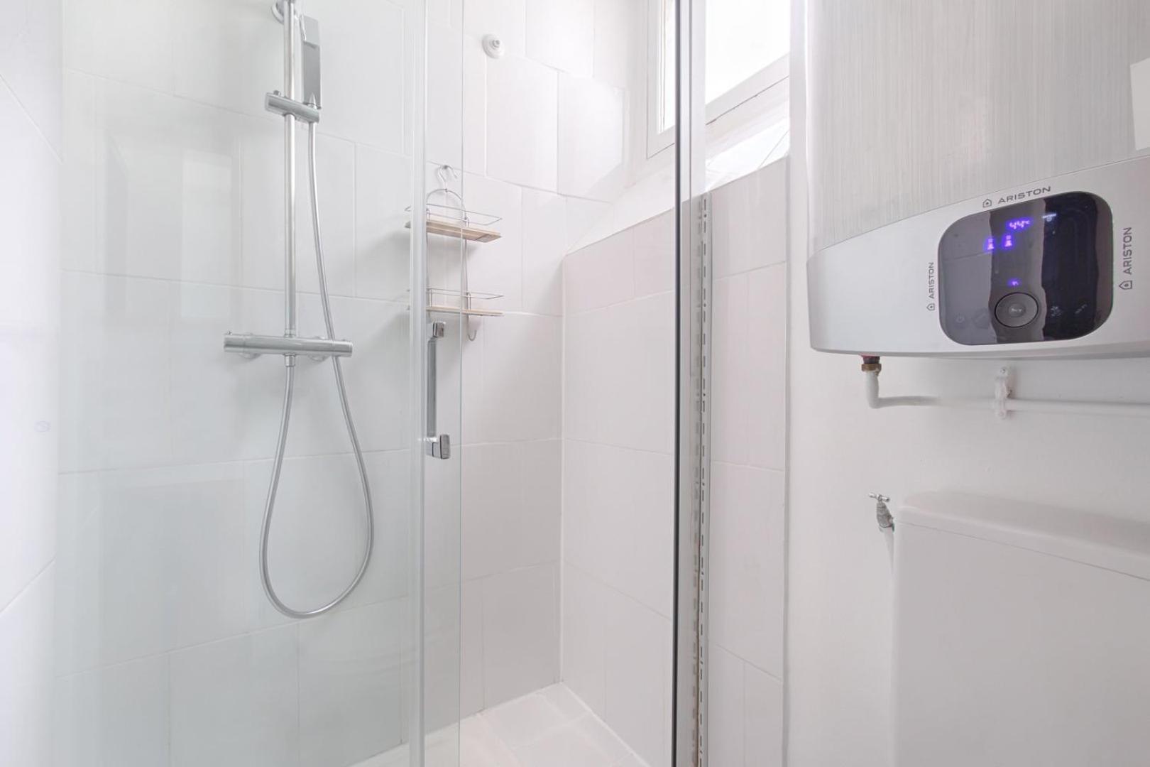 Appartement Near To Saint Lazare - 6P Париж Екстериор снимка