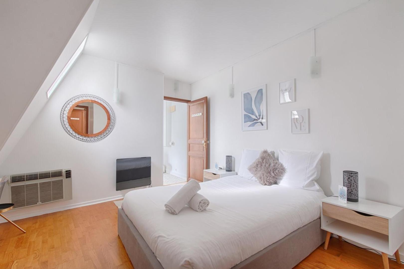 Appartement Near To Saint Lazare - 6P Париж Екстериор снимка